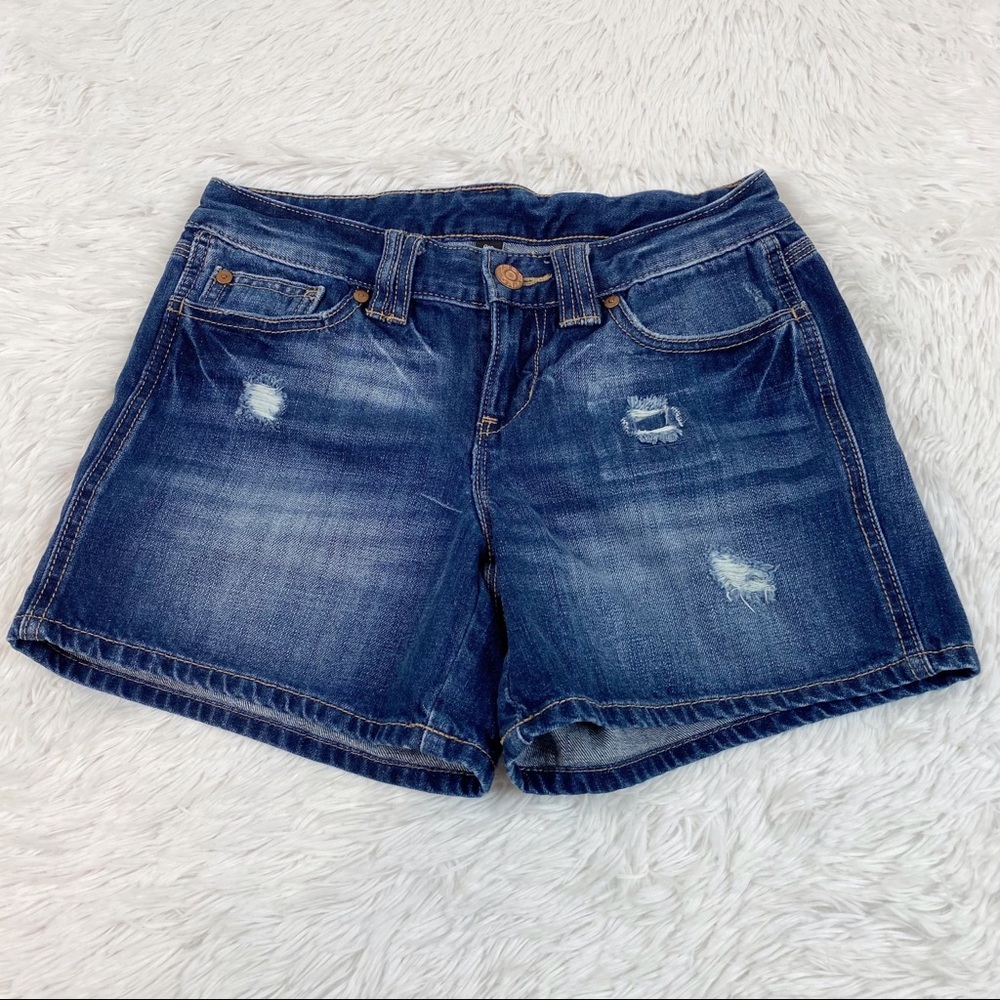 Gap women’s size 2 low rise‎ distressed jean shorts